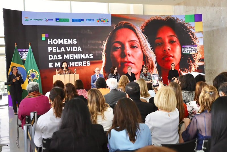 DPU reforça compromisso de enfrentamento ao feminicídio em seminário no Palácio do Planalto